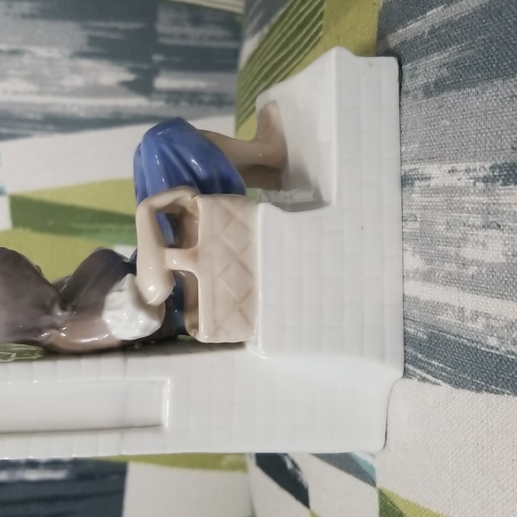 Copenhagen Porcelain The Little Match Girl B&G Bing and Grondahl Figurine Signed - Picture 10 of 13